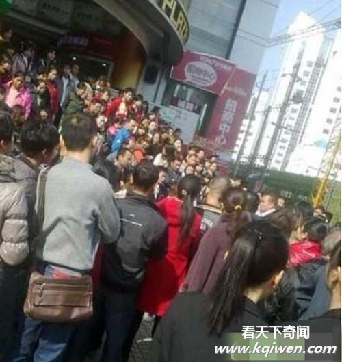 ���˺�Ů�Ǵ�ܵ��ְ��·����ѵ�(ץ����ͼ)